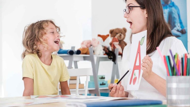 8 Cara Ampuh Melatih Komunikasi Anak dengan Autisme di Rumah
